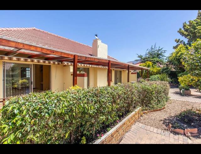 3 BEDROOM HOUSE FOR SALE IN BERGVLIET